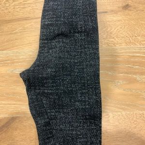 Lysse Women’s pants, lined leggings! Textured black/gray pattern
